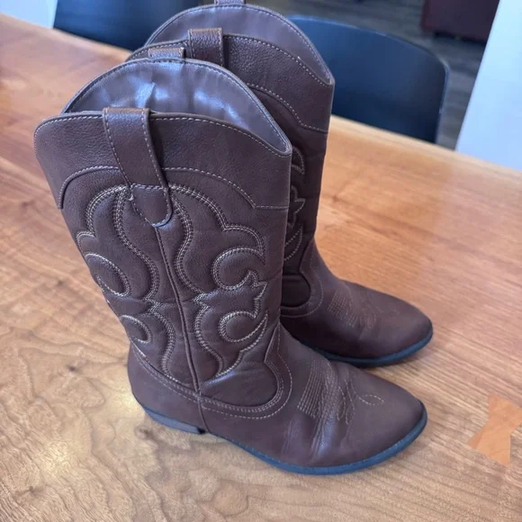 Kid’s Western Boots from Cat & Jack. Size Big Girls 4. - Picture 2 of 16